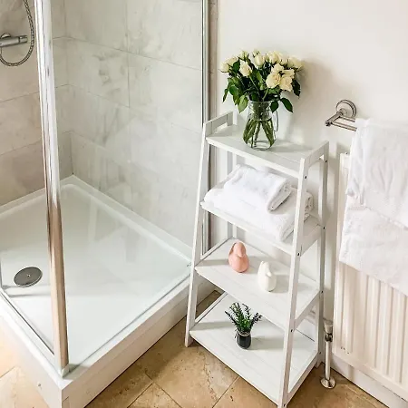 Waverley - Quaint Victorian With Free Parking