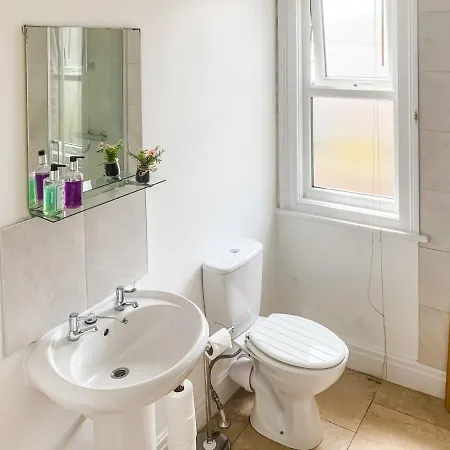 Waverley - Quaint Victorian With Free Parking